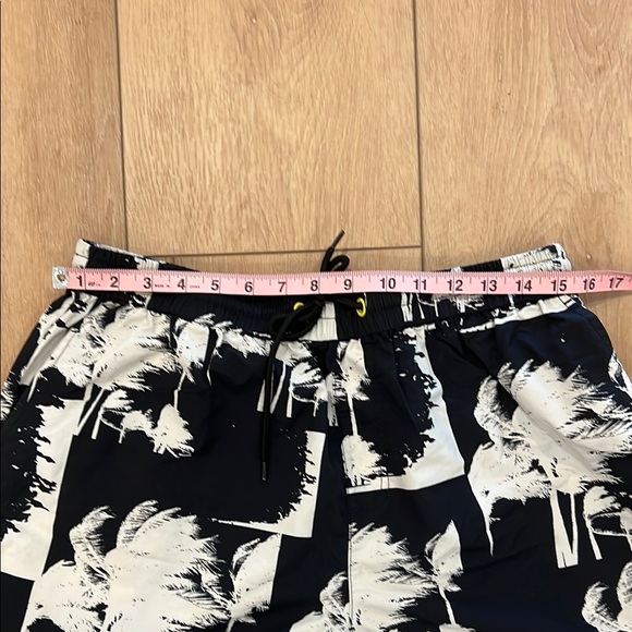 Byrd Men's Black and White Swim Shorts - Large - Picture 7 of 7